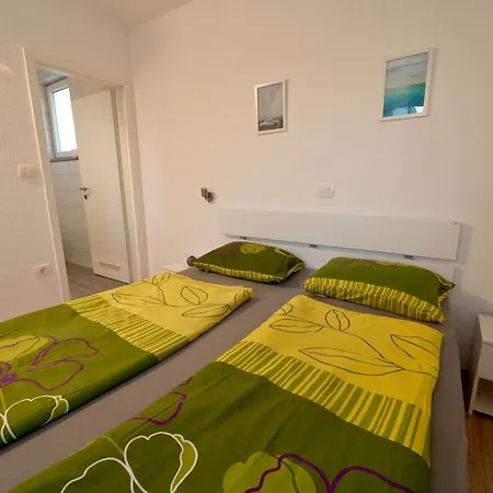 Luka Mit Pool, Gelegen In Holiday home Pula