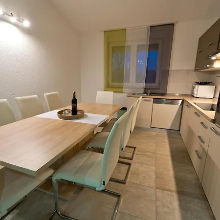 Luka Mit Pool, Gelegen In Holiday home Pula